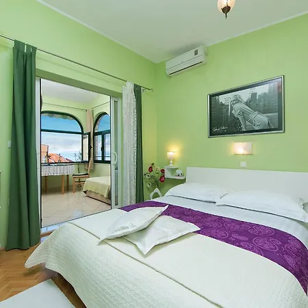 Komfortable Mit Balkon شقة
