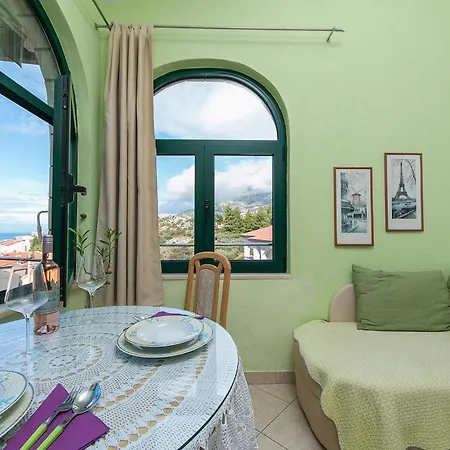 Komfortable Mit Balkon *